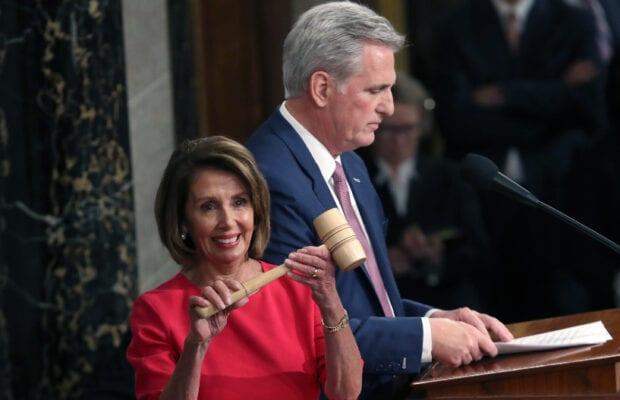 Un lider republican glumeşte cu Nancy Pelosi: ‘Vreau să mă vedeţi când îmi va da acel ciocănel (…) Îmi va fi greu să nu o lovesc cu el’