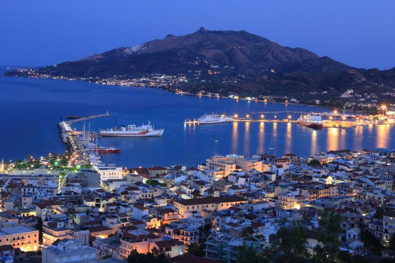 Grecia INTERZICE circulaţia pe timp de noapte în Zakynthos şi Creta