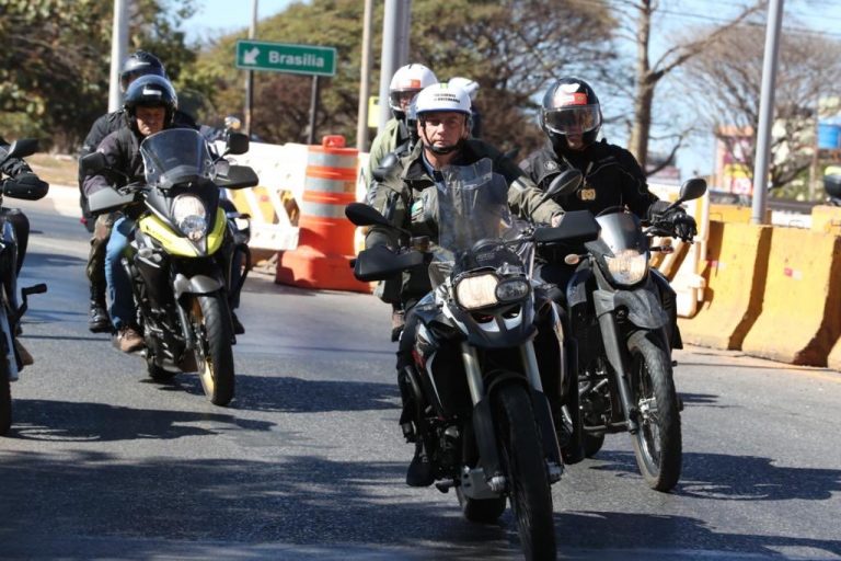 Jair Bolsonaro a apărut fără mască la un raliu de motociclete – VIDEO