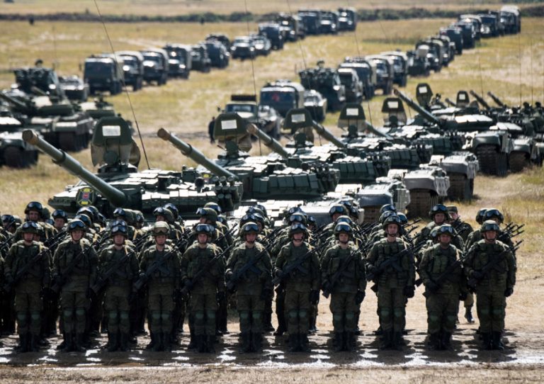 Rușii ‘se joacă’ de-a războiul în 20 de poligoane militare