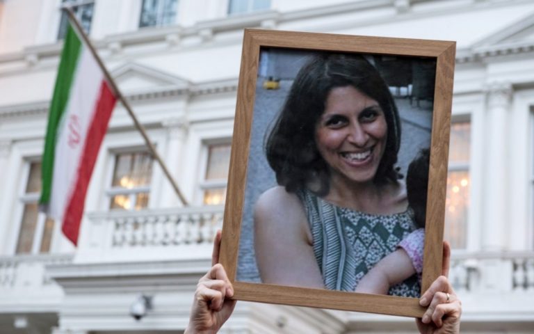 Londra dezminte că va plăti Iranului o datorie mai veche în schimbul eliberării unei activiste umanitare