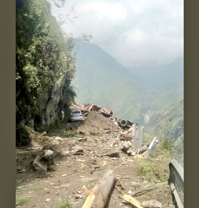 Cel puţin un mort şi mai mulţi răniţi după o alunecare de teren în India