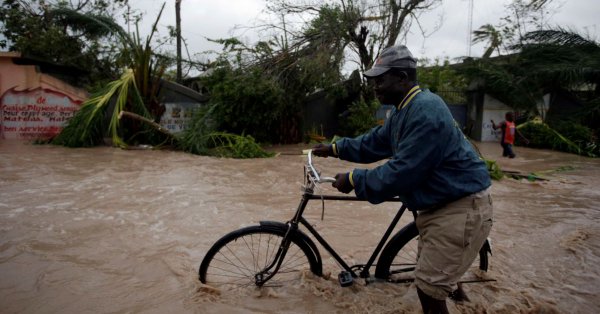 Inundaţiile fac PRĂPĂD în Haiti. 5 morţi şi 10.000 de case luate de ape – VIDEO