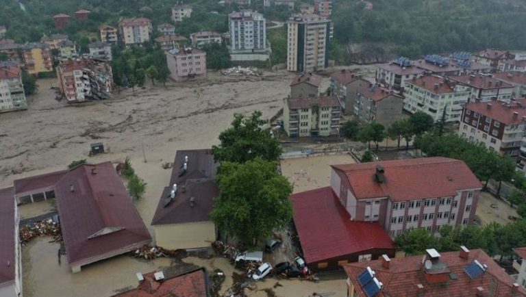 70 de oameni au murit în inundaţiile din Turcia