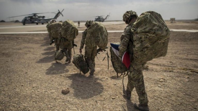 Oficialii de la Londra condamnă retragerea din Afganistan