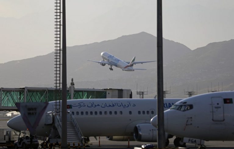 Talibanii cer Tadjikistanului şi Uzbekistanului să returneze aparatele de zbor aduse pe teritoriul lor