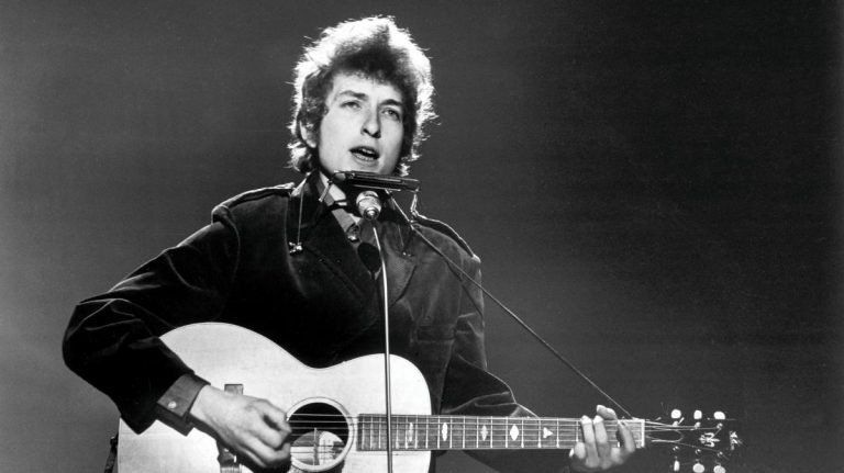 Bob Dylan şi-a vândut catalogul său muzical înregistrat
