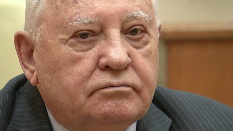 Gorbaciov: Încercarea de a rămâne şef al URSS prin forţă ar fi condus la un conflict civil