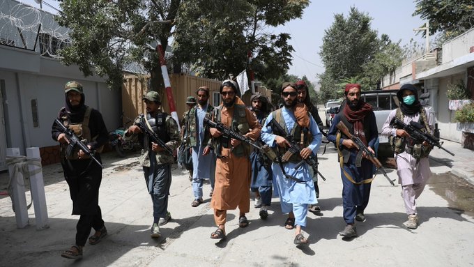 Talibanii au început VÂNĂTOAREA celor care i-au ajutat pe jurnaliştii străini! Un colaborator DW a fost ucis