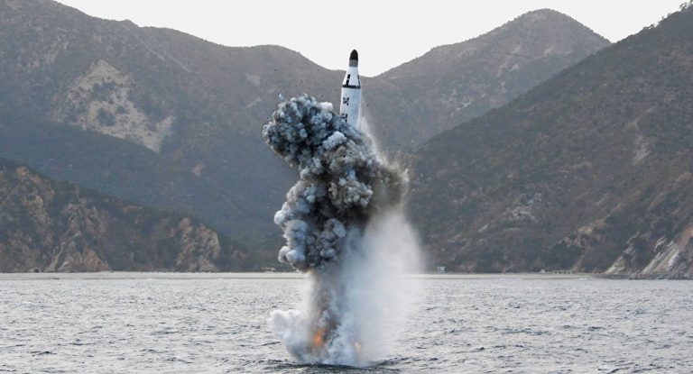 Coreea de Nord construieşte două submarine, inclusiv unul care va fi dotat cu sisteme balistice (deputat sud-coreean)