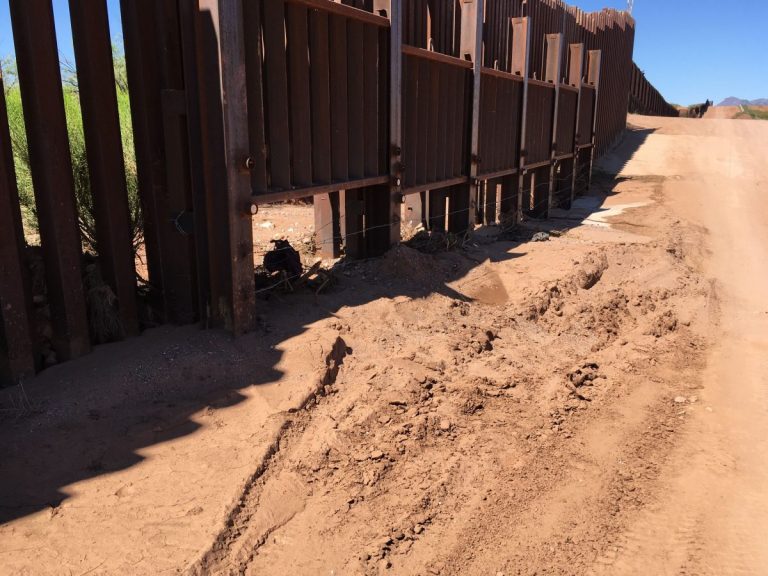 Zidul lui Trump a fost SPART de inundaţiile puternice din Arizona