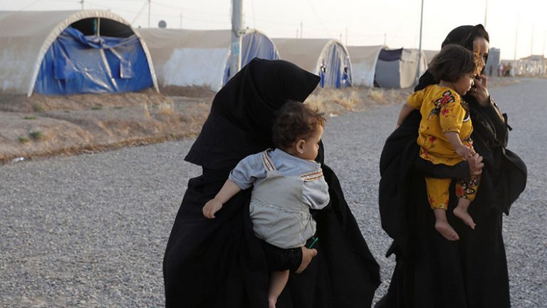 Nevestele şi copiii jihadiştilor străini din ISIS, transferaţi la Bagdad înainte de expulzare