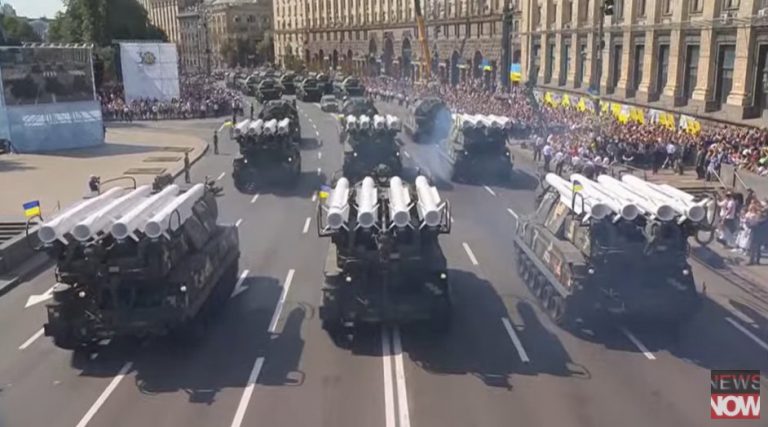 Ucraina marchează 30 de ani de independenţă printr-o paradă militară (VIDEO)