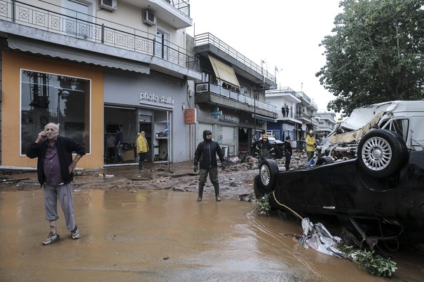 Doi morţi în urma ‘uraganului mediteranean’ care a lovit vestul şi centrul Greciei