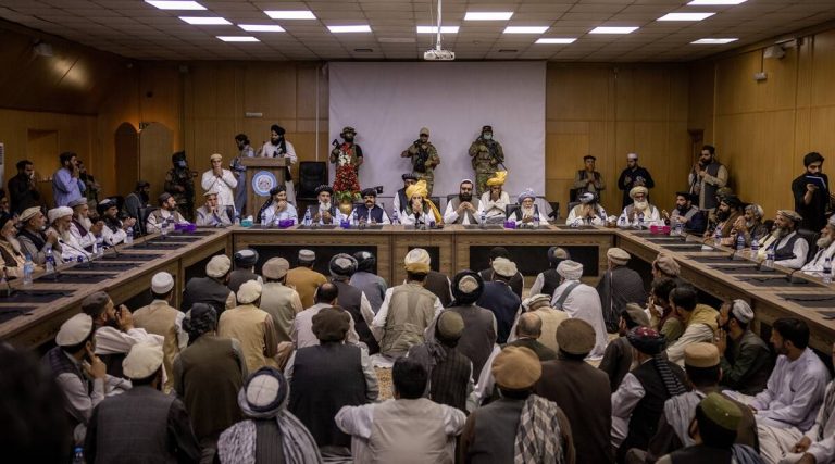 Talibanii AMÂNĂ numirea unui nou guvern la Kabul