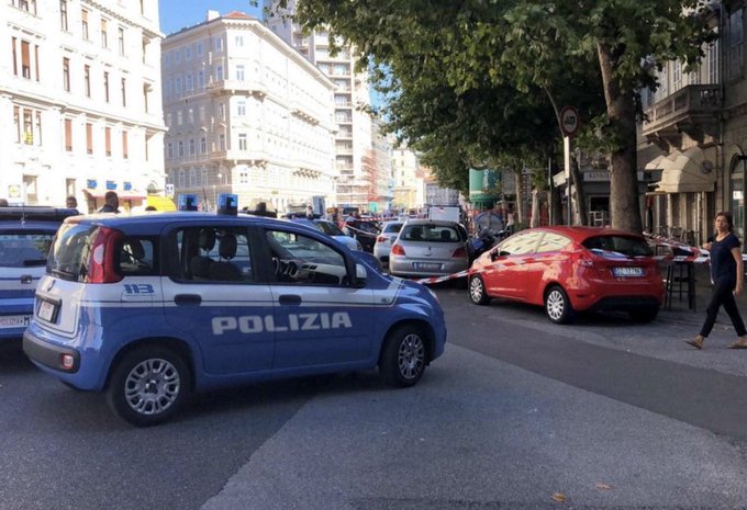 Un elev de 16 ani a înjunghiat o profesoară la o şcoală din apropiere de Milano
