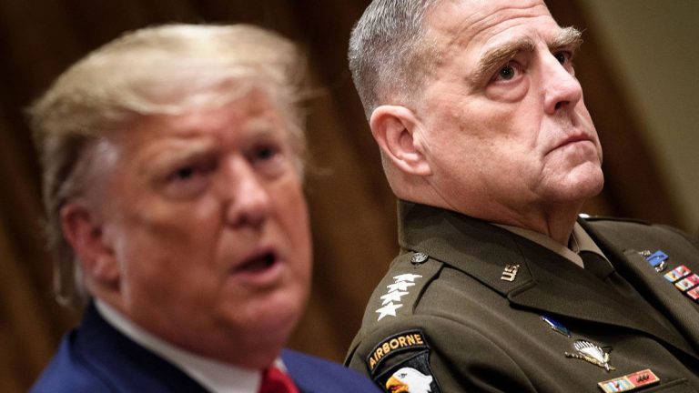 Şeful armatei SUA încearcă să iasă BASMA CURATĂ după ce s-a aflat că era dispus să ignore ordinul lui Trump