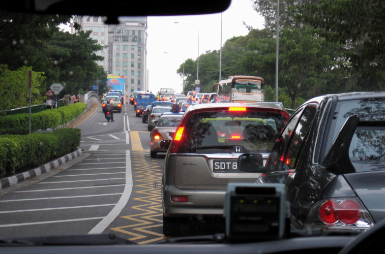 Soluţie ŞOC în Singapore. Taxa colosală pe maşină a decongestionat traficul