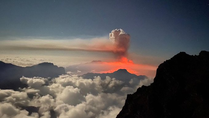 Norul de gaze provocat de erupţia vulcanului din La Palma a ajuns deasupra Europei