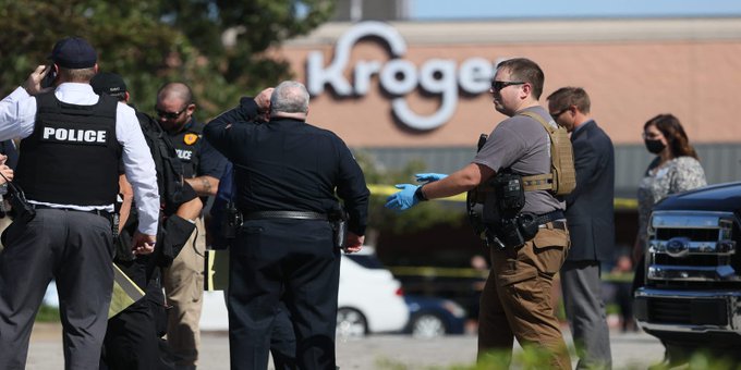 ATAC ARMAT într-un supermarket din Tennessee: Un mort şi 12 răniţi!