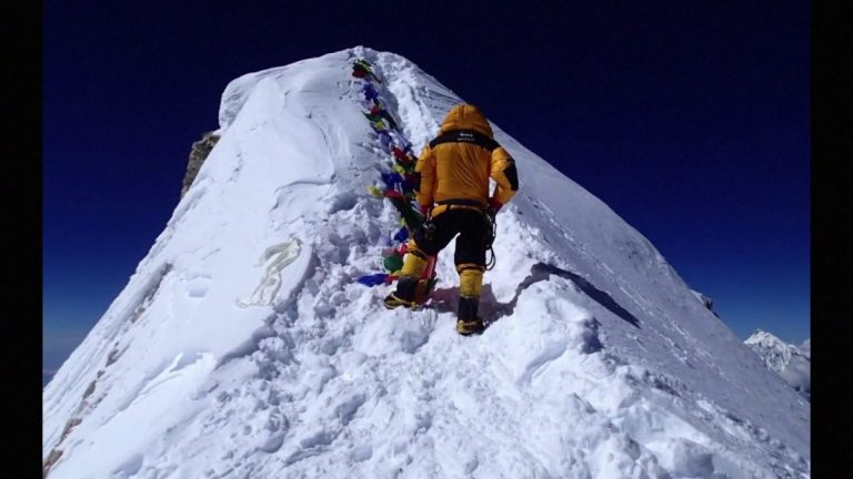 Un alpinist canadian a murit pe un vârf din Nepal – VIDEO