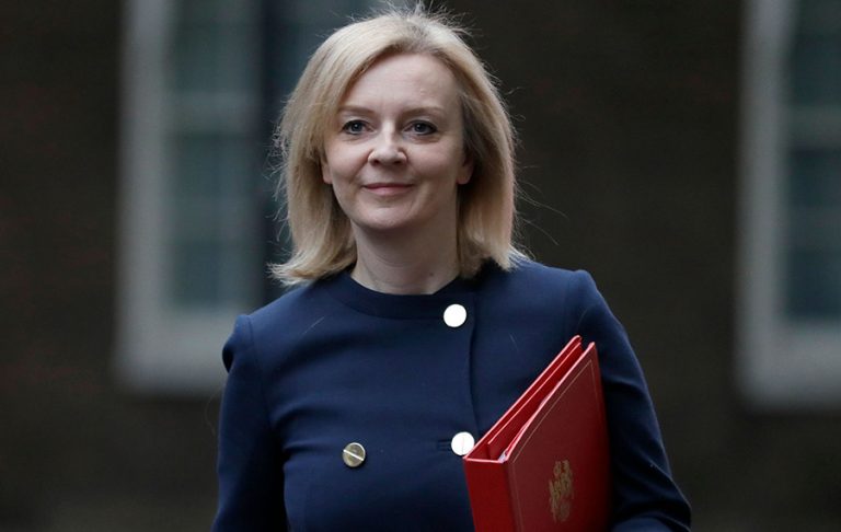Liz Truss pleacă cu capul sus din Downing Street: ‘Urmează zile mai luminoase’ pentru britanici