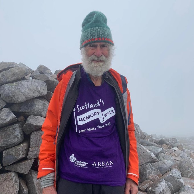 Un octogenar s-a apucat să escaladeze munţii din Scoţia din dragoste pentru soţia lui, bolnavă de Alzheimer