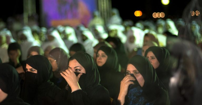 Femeile din Kuweit au voie să fie ofiţeri în armată