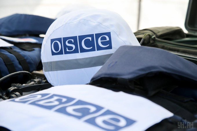 Observatorii OSCE au fost sechestraţi într-un hotel din estul Ucrainei
