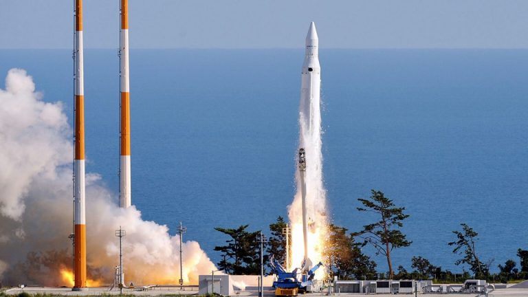 Coreea de Sud efectuează cea de-a treia lansare-test a rachetei sale spaţiale