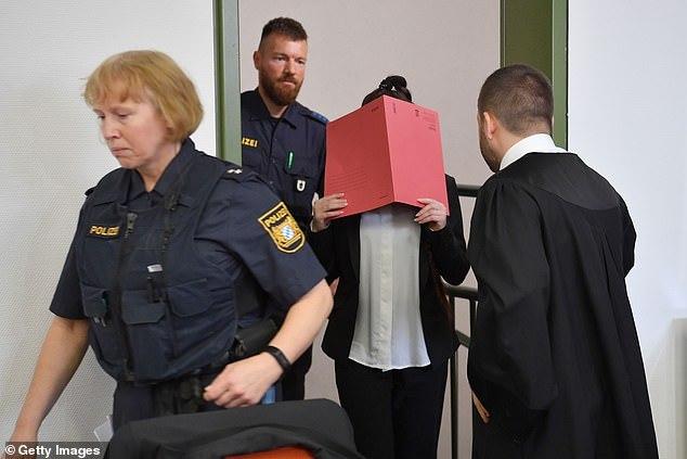 Ani grei de închisoare pentru o fostă membră a ISIS în Germania! Este acuzată de moartea unei fetiţe!