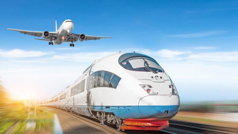 Greenpeace propune INTERZICEREA zborurilor dacă există o alternativă cu trenul cu durata mai mică de 6 ore