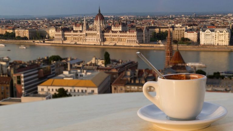 600 de euro pentru o cafea la Budapesta! Patroana restaurantului a fost ARESTATĂ