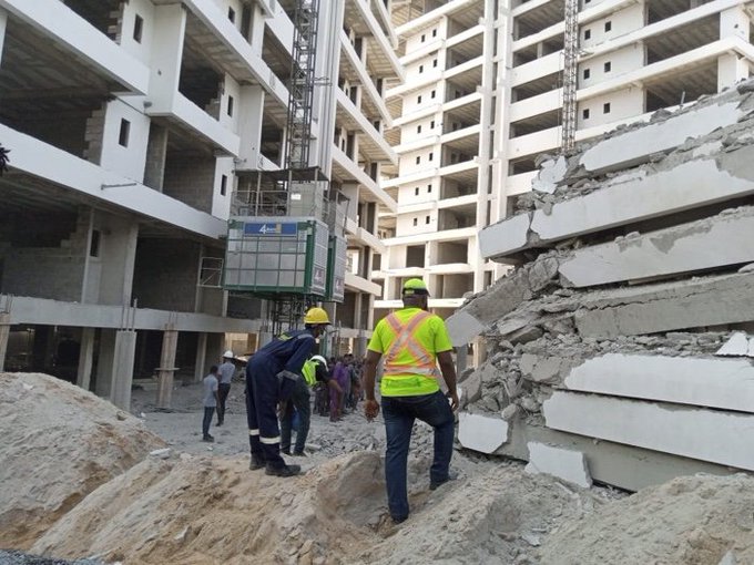 Patru persoane au murit în urma prăbușirii unei clădiri cu trei etaje dintr-o zonă de lux din centrul comercial al Nigeriei