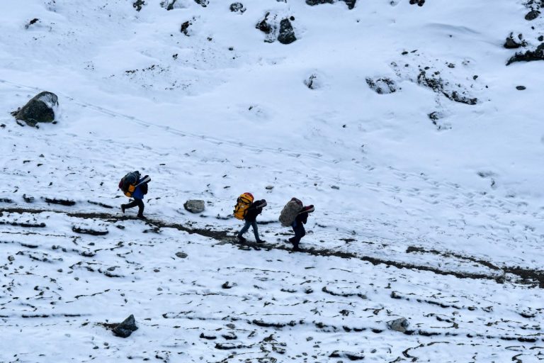 Trei alpinişti olandezi au fost găsiţi MORŢI lângă un gheţar în Elveţia