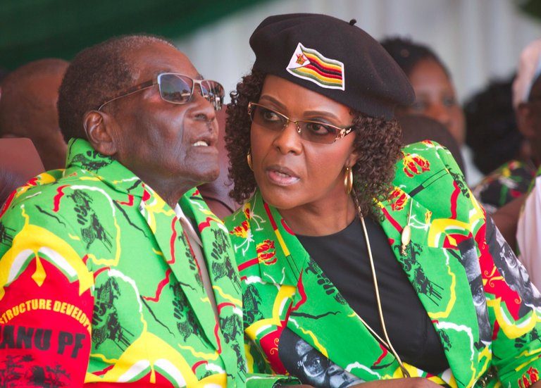 Zimbabwe : Robert Mugabe va încasa 10 milioane de dolari și va primi un salariu lunar de 150.000 de dolari pe viață de la stat