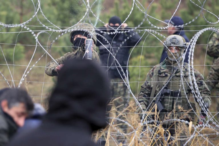 Polonia arestează 100 de migranţi la frontiera belarusă (VIDEO). Varşovia nu vrea să audă de înţelegeri peste capul ei cu Lukaşenko