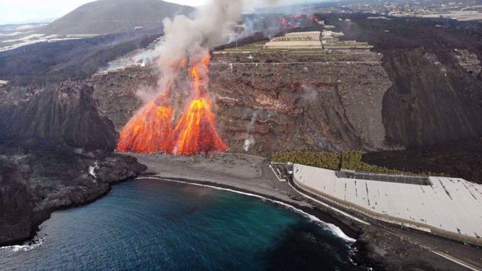 Un nou flux de lavă a vulcanului din Canare se revarsă în ocean – VIDEO