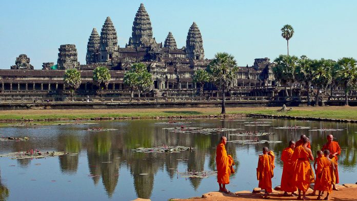 Cambodgia îşi redeschide porţile pentru turiştii vaccinaţi