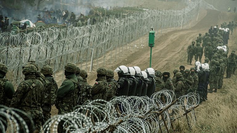 Polonia înregistrează mai puţine încercări de trecere a frontierei dinspre Belarus, după construirea unui gard