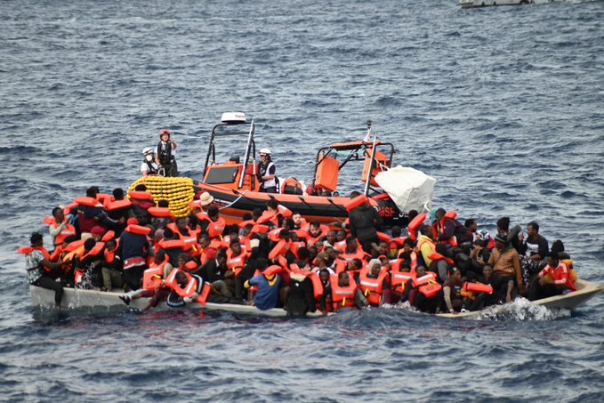 10 migranţi morţi au fost găsiţi în largul Libiei