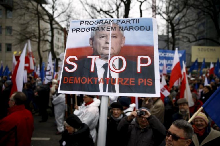 Opoziţia poloneză acuză partidul de la putere că pune în pericol corectitudinea alegerilor