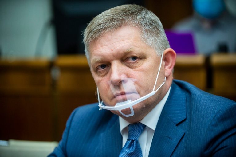 Fostul premier slovac vrea o lege care să apere publicul de jurnalişti şi fake news