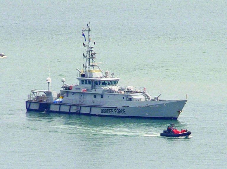 Autorităţile franceze au interceptat în Canalul Mânecii o navă suspectată de legături cu mediile de afaceri ruse vizate de sancţiuni