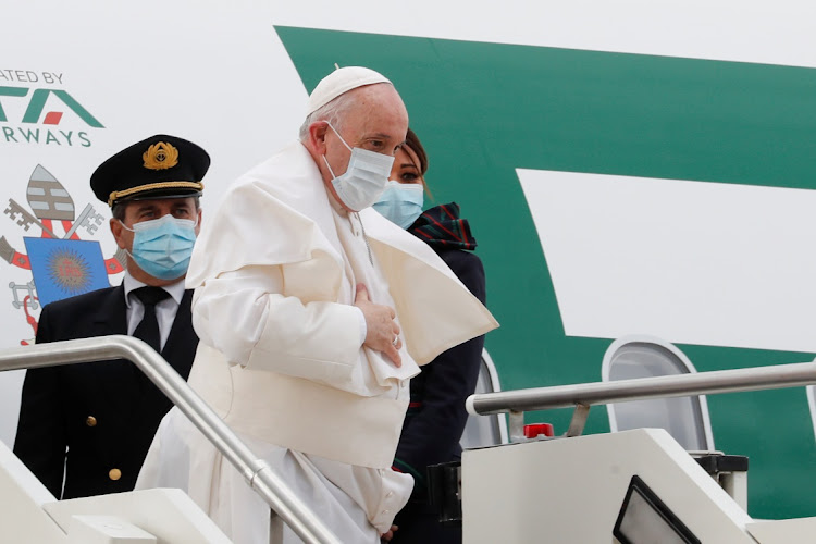 Papa Francisc, nevoit să folosească un ascensor pentru a se îmbarca în avion