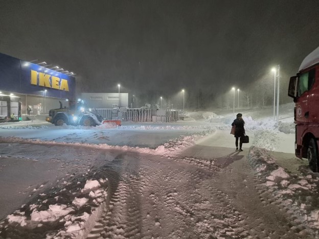 30 de danezi au rămas BLOCAŢI într-un magazin IKEA din cauza ninsorilor abundente