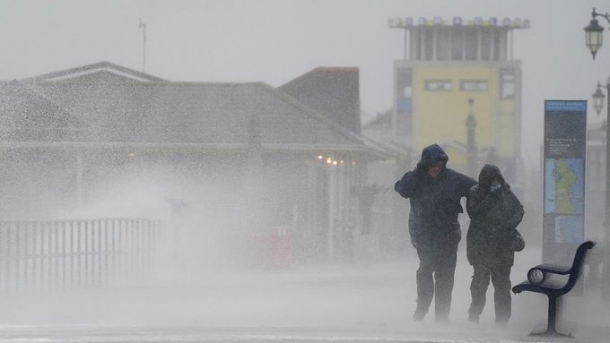 Furtuna Barra a lăsat în BEZNĂ circa 1.000 de gospodării din UK