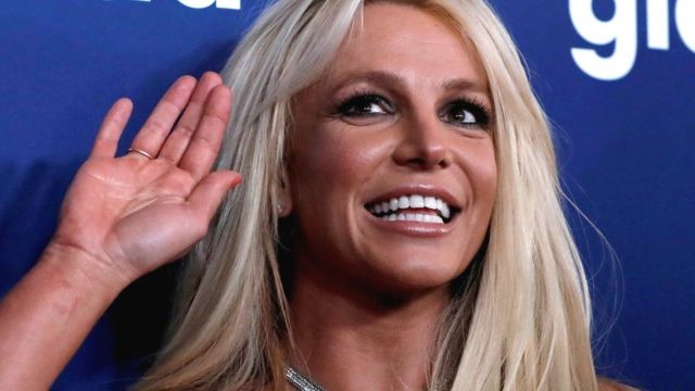 Britney Spears denunţă cei 13 ani de tutelă exercitaţi de familia sa
