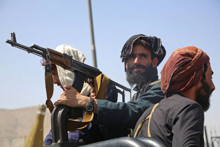 Talibanii din Pakistan renunţă la armistiţiul cu forţele guvernamentate