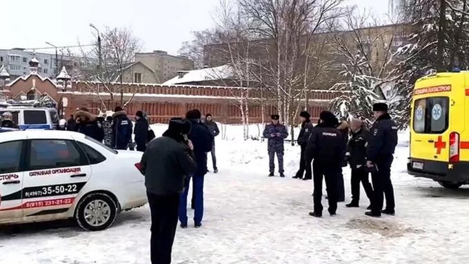 Atac armat într-o școală din Rusia (VIDEO)! O elevă şi-a împuşcat 5 colegi